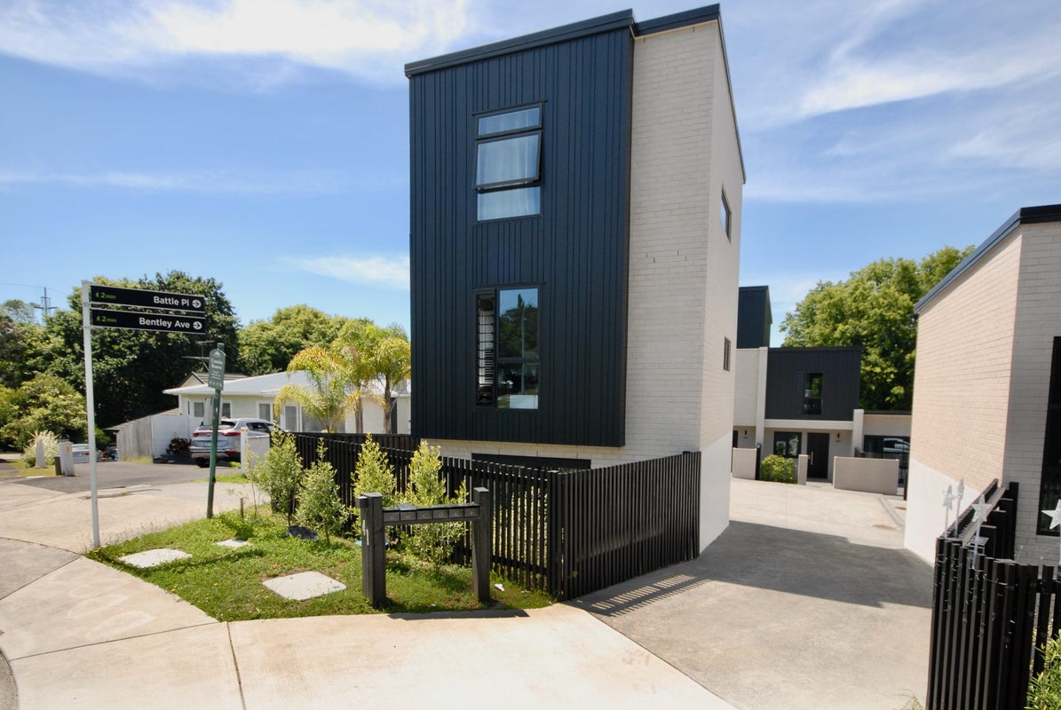 41A Camelot Place, Glenfield, Auckland - Carousel 1