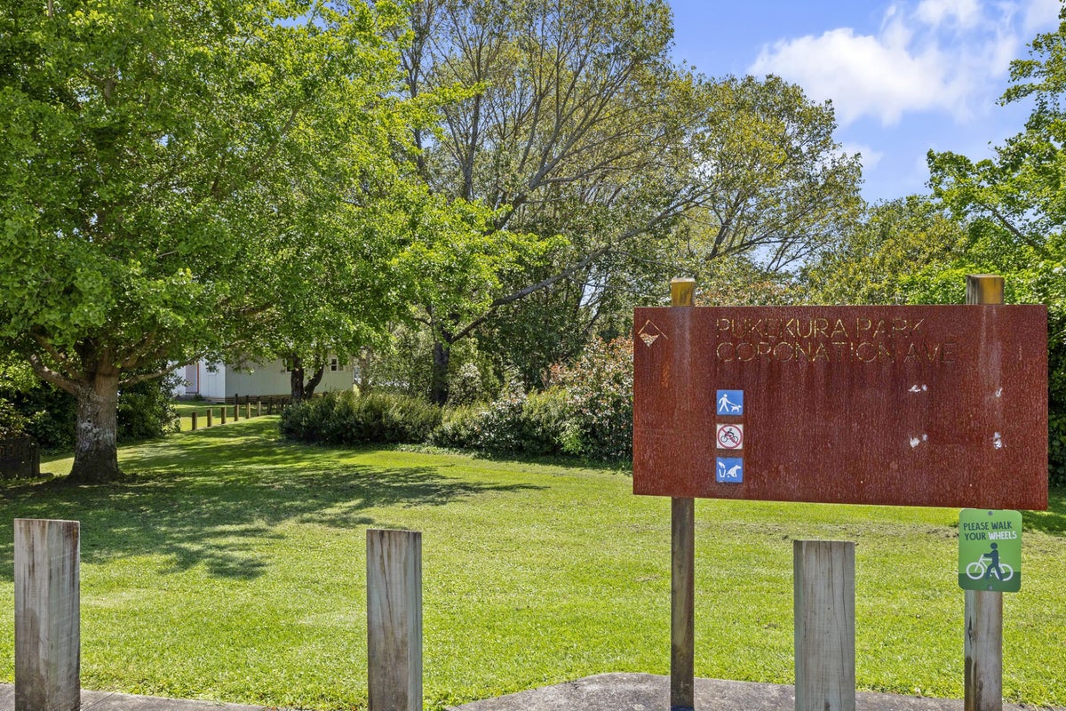 264 Coronation Avenue, Welbourn, New Plymouth - Carousel 21