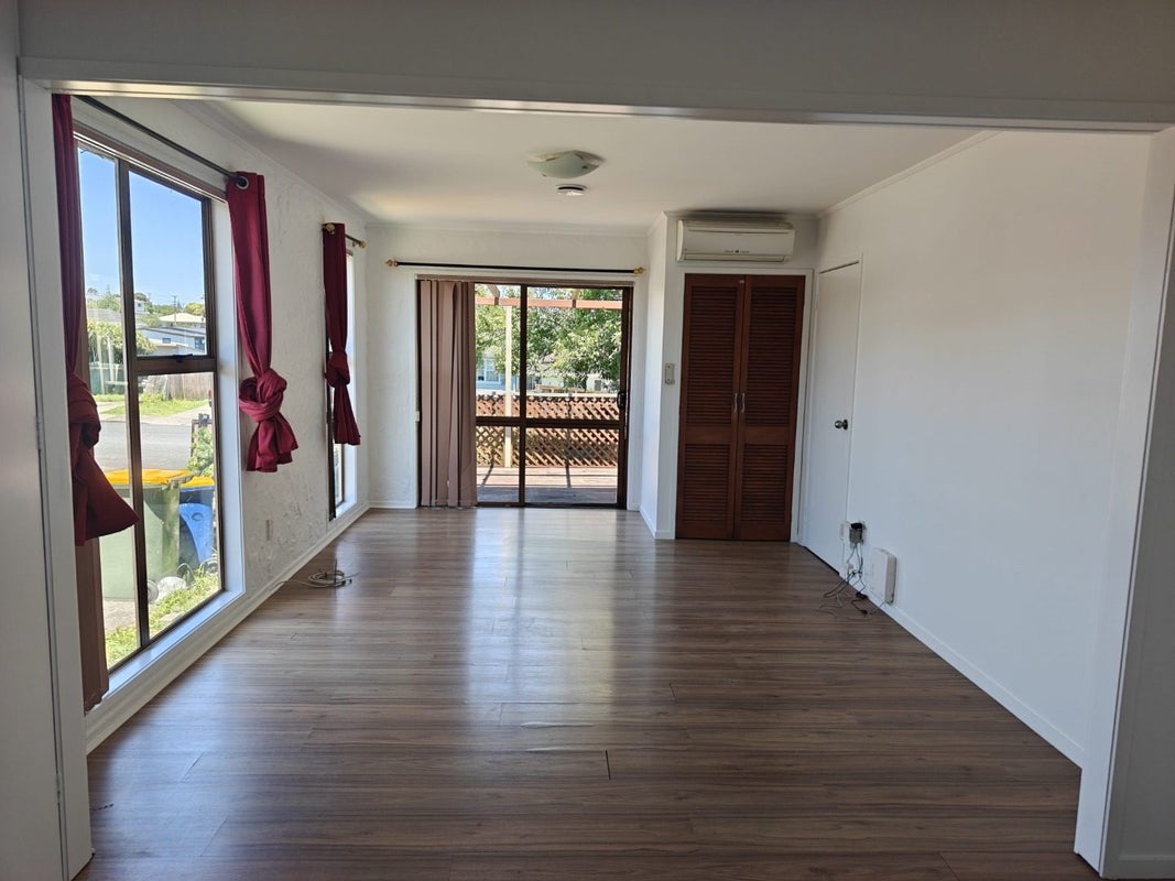 29 Kelman Road, Kelston, Auckland - Carousel 1
