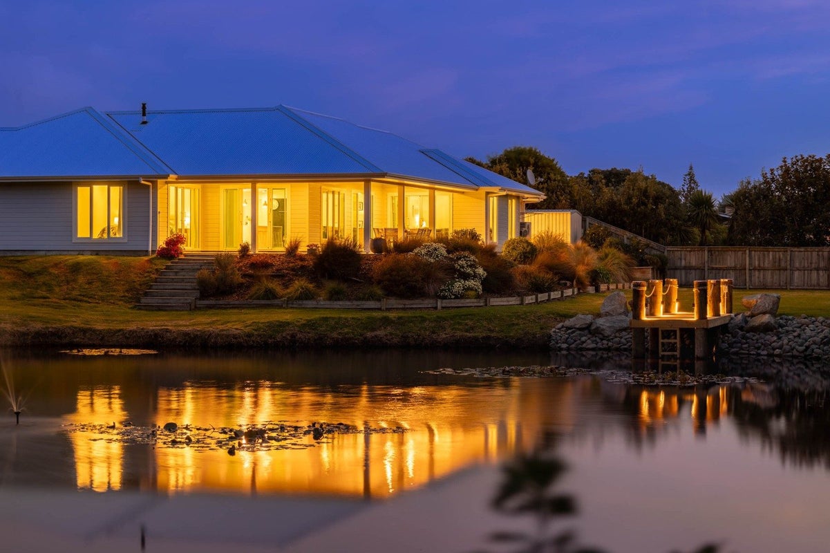 32A Titoki Road, Waikanae Beach, Waikanae - Carousel 2
