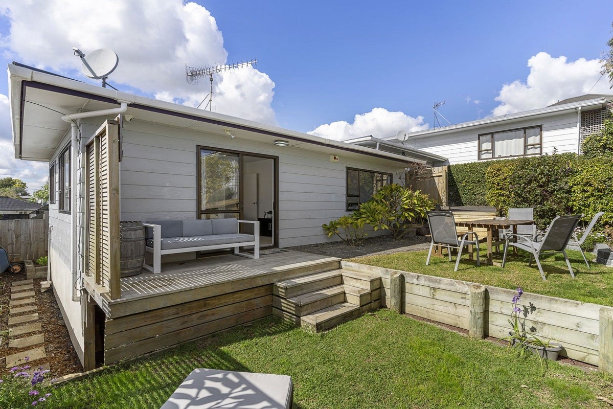 3/4 Carrs Place, Ellerslie, Auckland - Carousel 1