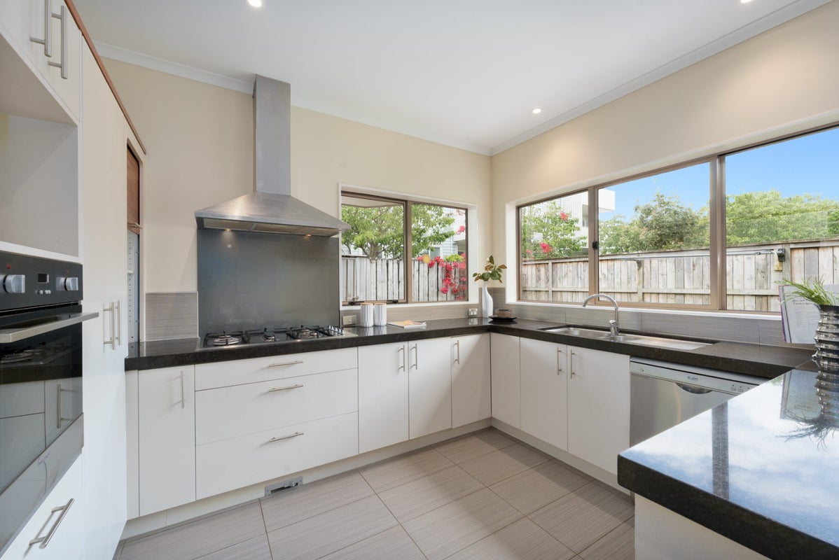 16H Lincoln Road, Henderson, Auckland - Carousel 2