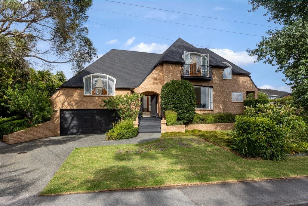4C Braemar Road, Castor Bay, Auckland - Carousel 1