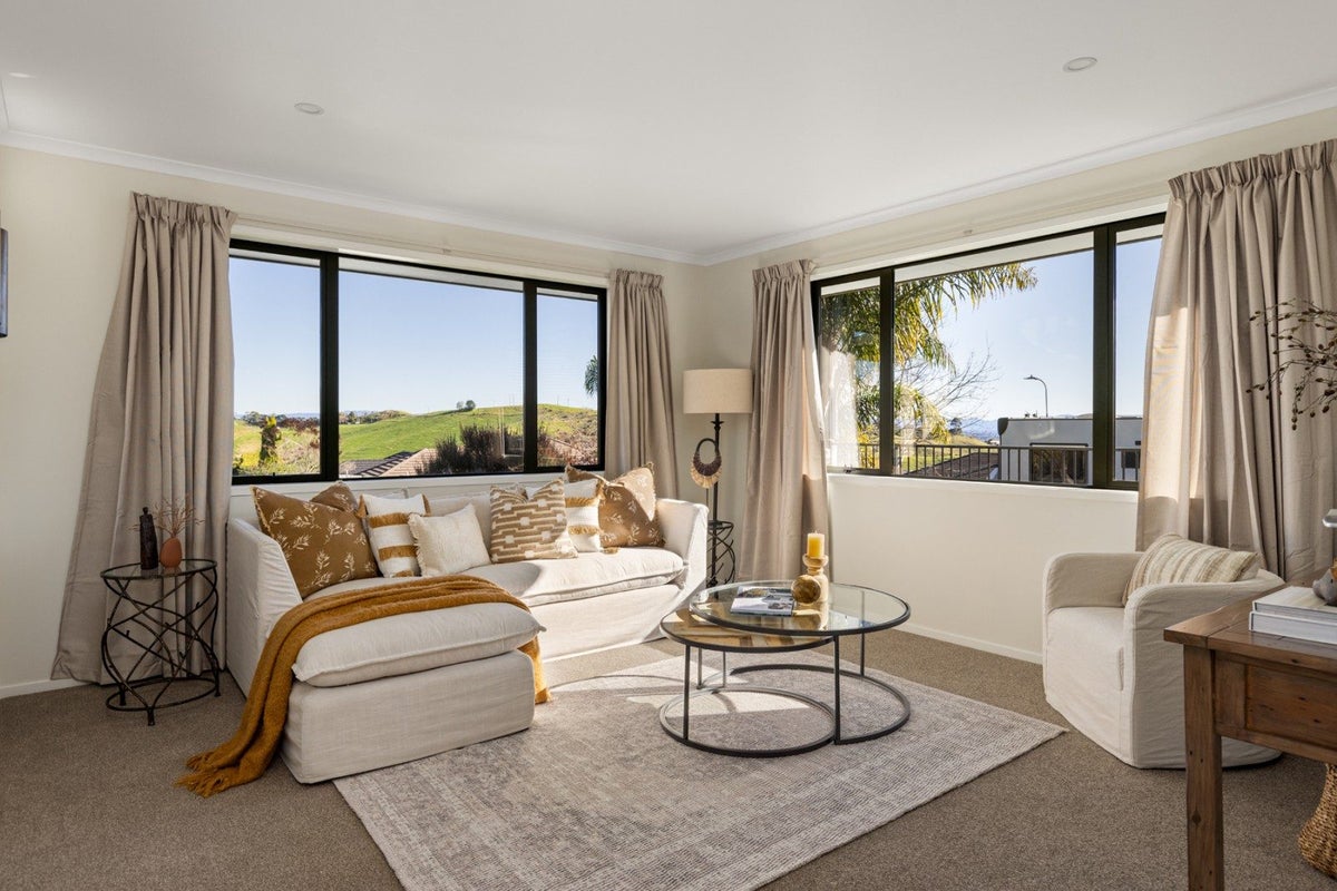 302 Ballintoy Park Drive, Welcome Bay, Tauranga - Carousel 2
