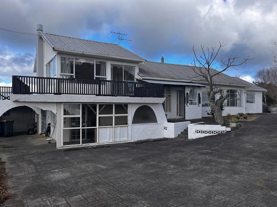 2109 East Coast Road, Stillwater, Silverdale - Carousel 1