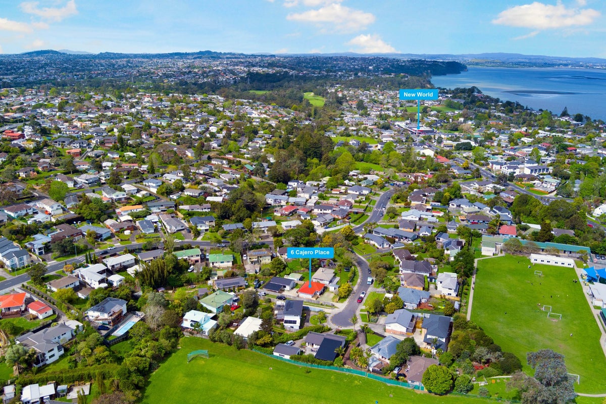 6 Cajero Place, Green Bay, Auckland - Carousel 25