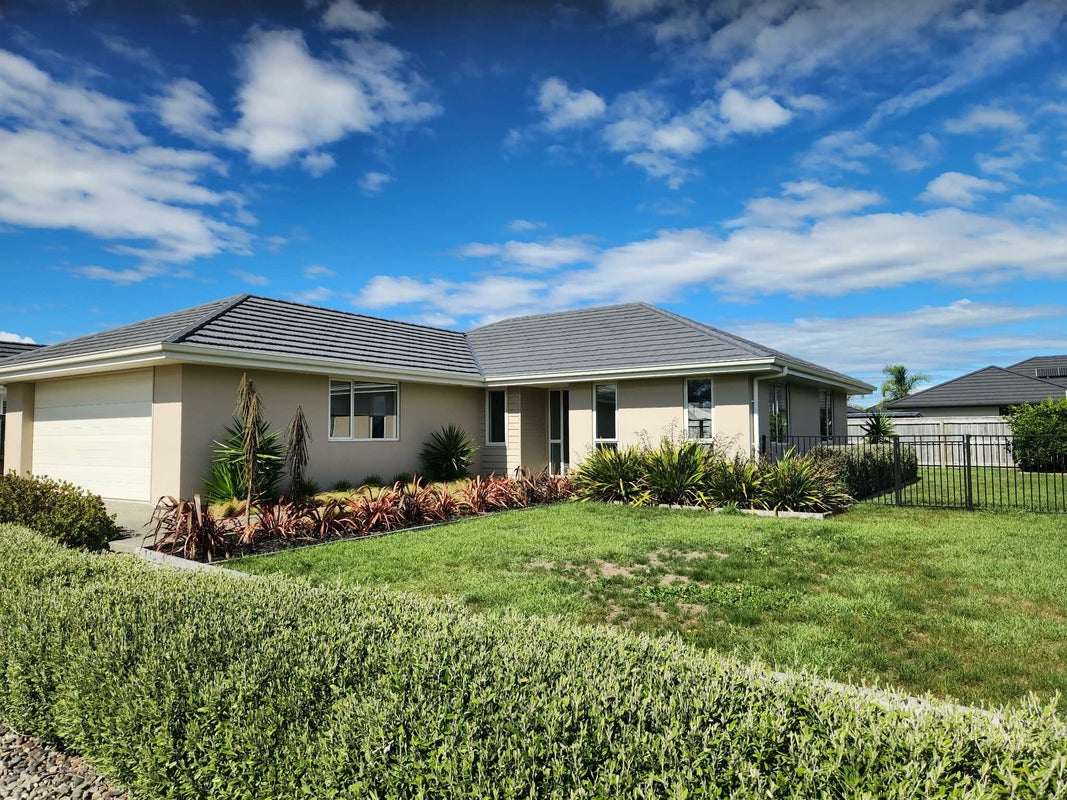 6 Oakdale Grove, Richmond, Richmond - Carousel 1