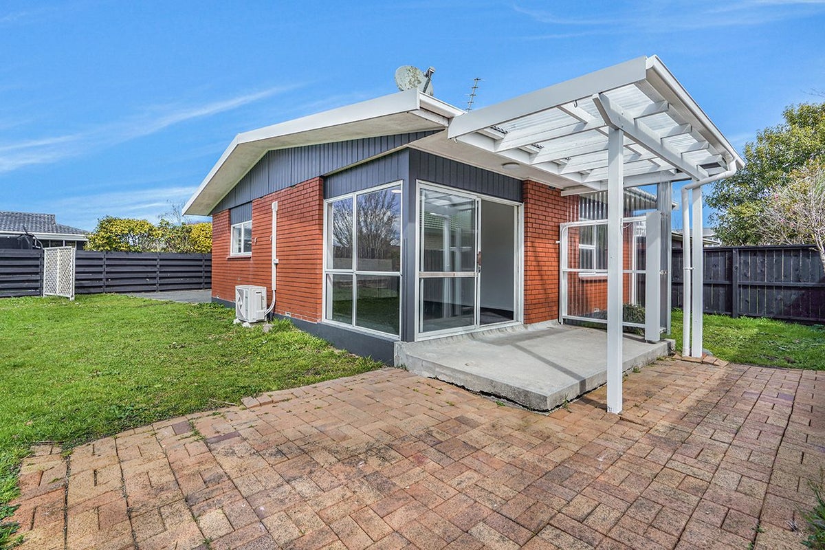 16B Storey Avenue, Forest Lake, Hamilton - Carousel 1
