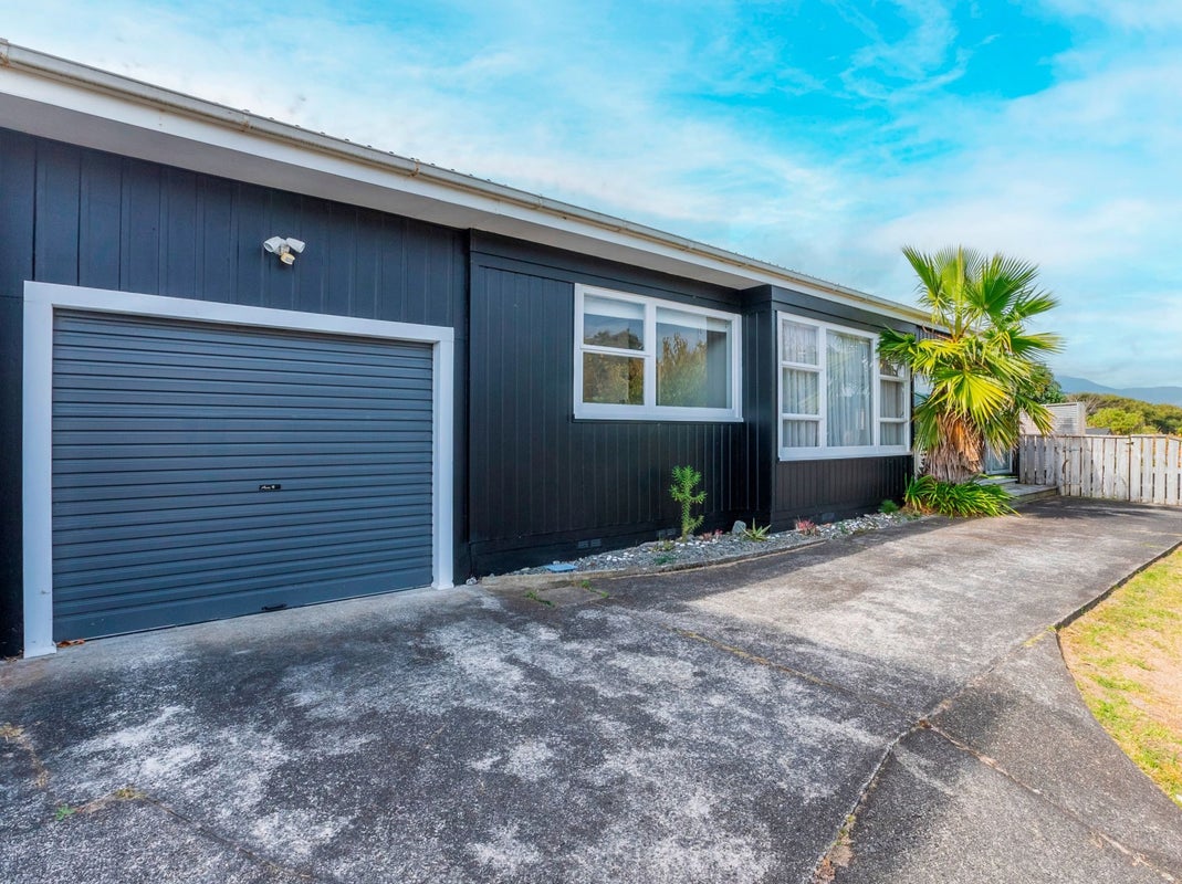 29 Titoki Road, Waikanae Beach, Waikanae - Carousel 1
