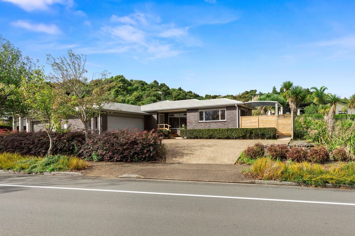 185 Lakes Boulevard, Pyes Pa, Tauranga - Carousel 26