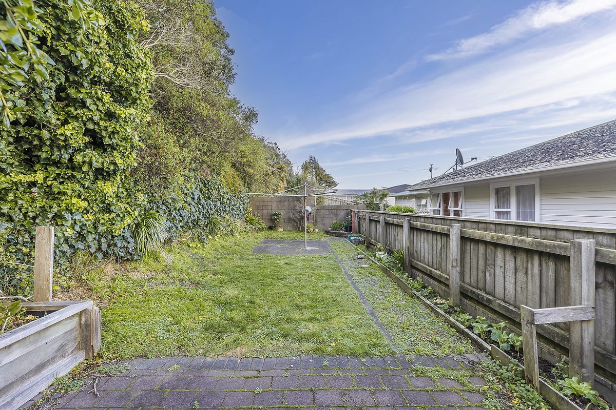 27 Bancroft Terrace, Newlands, Wellington - Carousel 10
