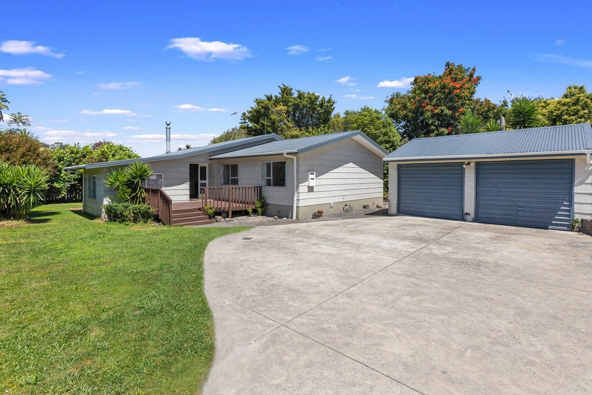 17 Redmond Street, Judea, Tauranga - Carousel 1