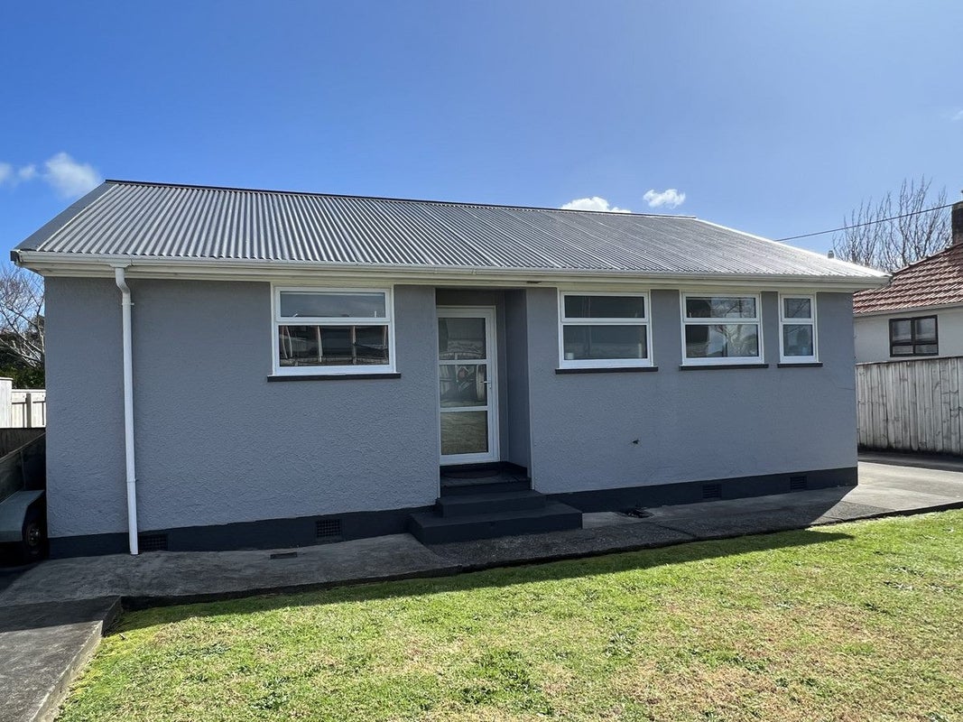 77 Clifton Drive, Waitara, Waitara - Carousel 11