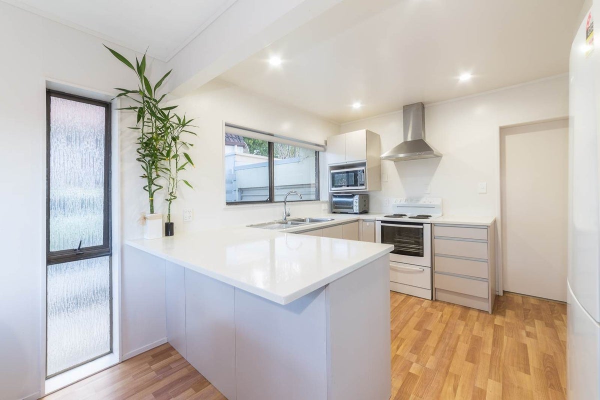 2/10 Naviti Place, Browns Bay, Auckland - Carousel 2