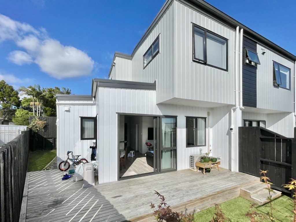 9/144 Titirangi Road, New Lynn, Auckland - Carousel 1