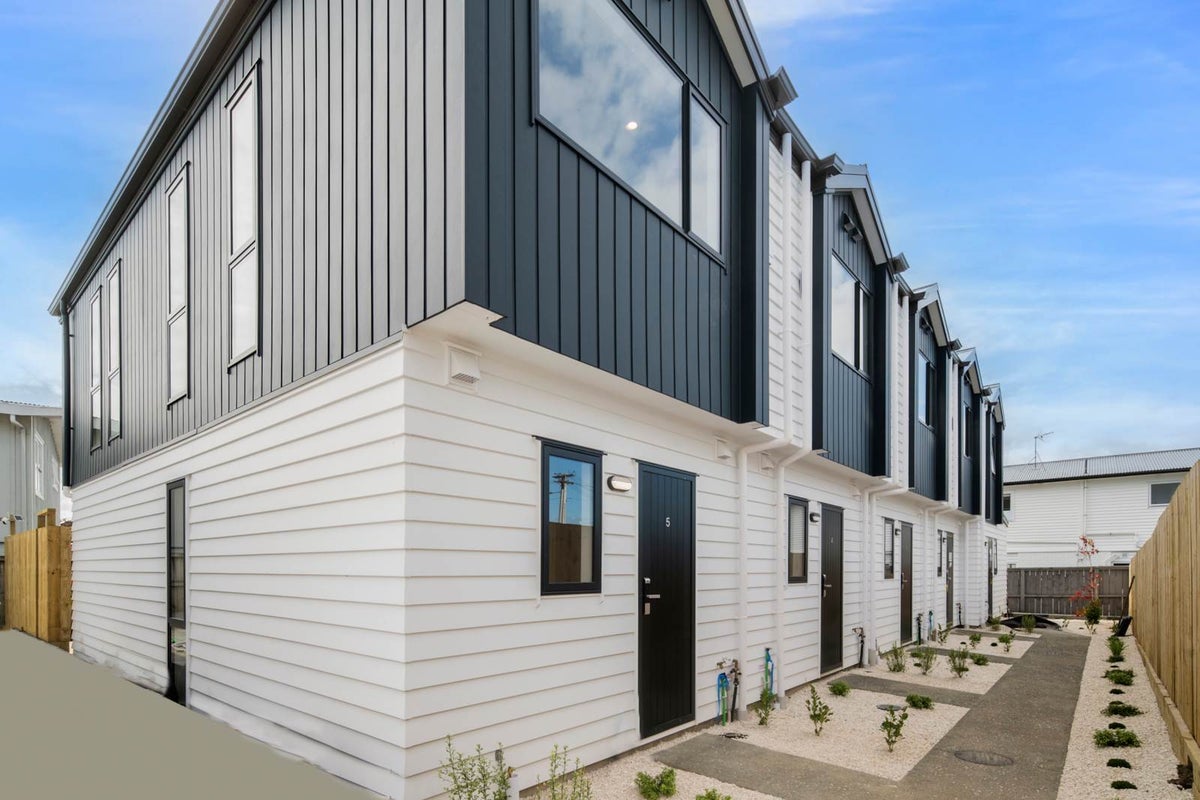 4/285 Te Atatu Road, Te Atatu South, Auckland - Carousel 2