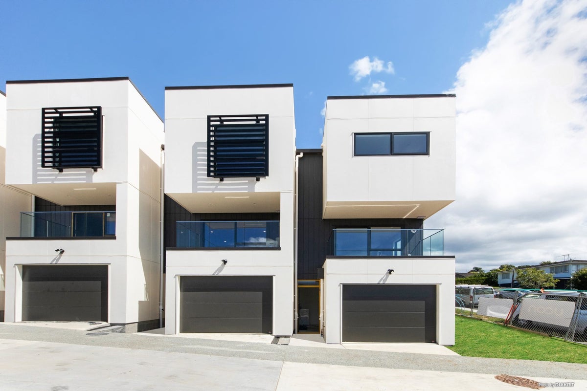 1/14 Hewlett Road, Massey, Auckland - Carousel 14