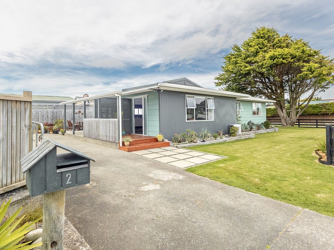 2 Robert Mckeen Street, Otaki Beach, Otaki - Carousel 1