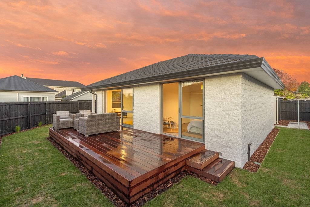 2/60 Mays Road, St Albans, Christchurch - Carousel 2