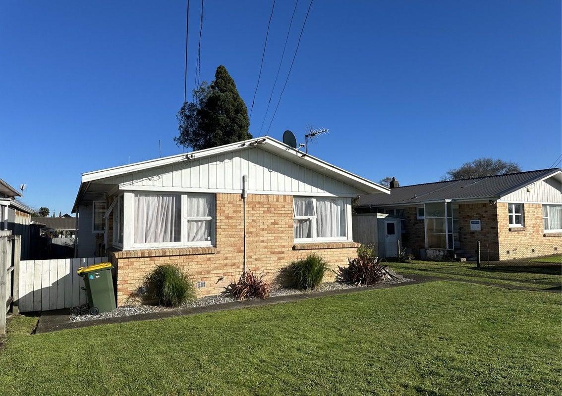 1137 Heaphy Terrace, Fairfield, Hamilton - Carousel 2