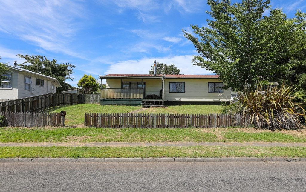 20 Sequoia Crescent, Owhata, Rotorua - Carousel 1