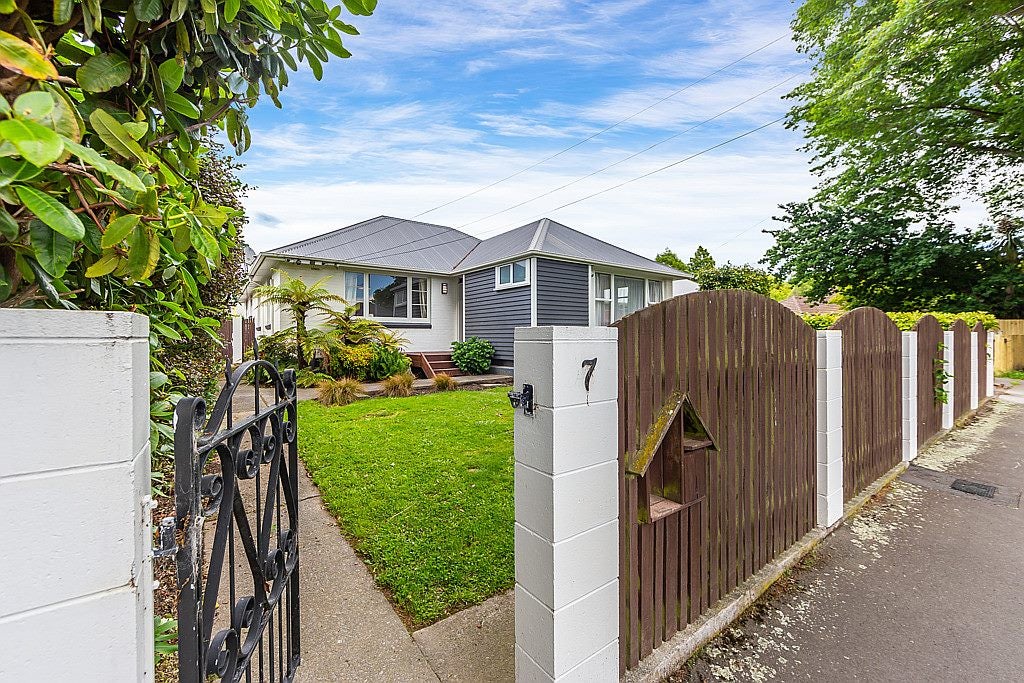 7 Truman Road, Bryndwr, Christchurch - Carousel 1