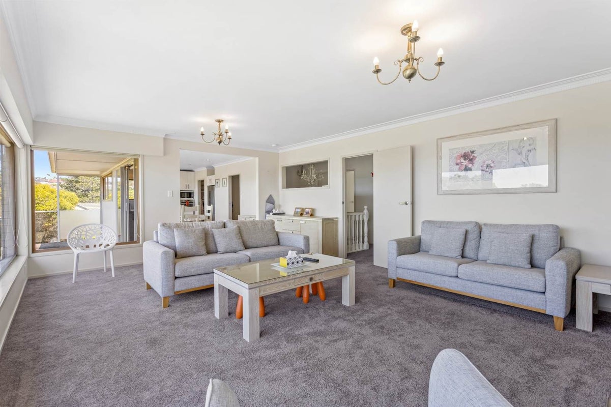 9 Sandford Street, Campbells Bay, Auckland - Carousel 2