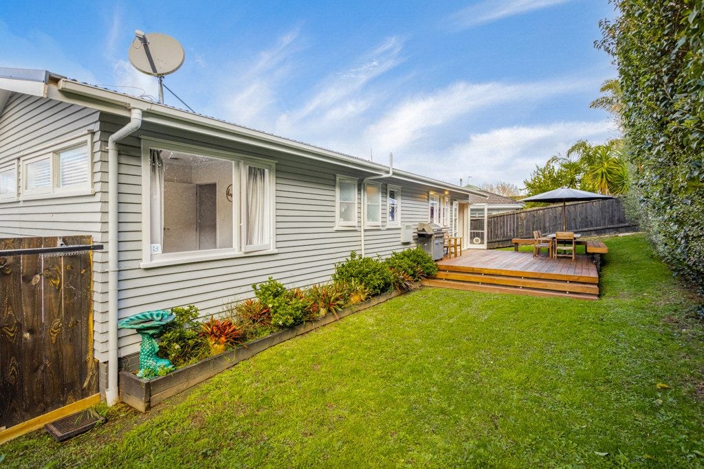 6 Braebank Lane, Te Atatu South, Auckland - Carousel 2