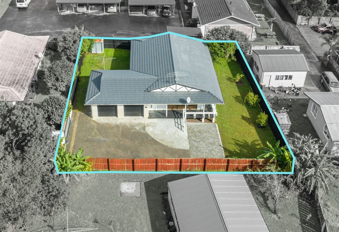 2/322 Te Atatu Road, Te Atatu South, Auckland - Carousel 1