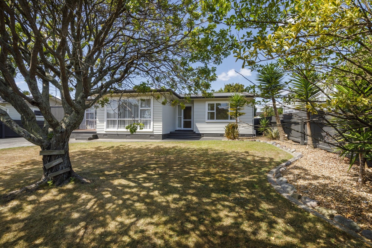 6 Lockhart Avenue, Milson, Palmerston North - Carousel 2