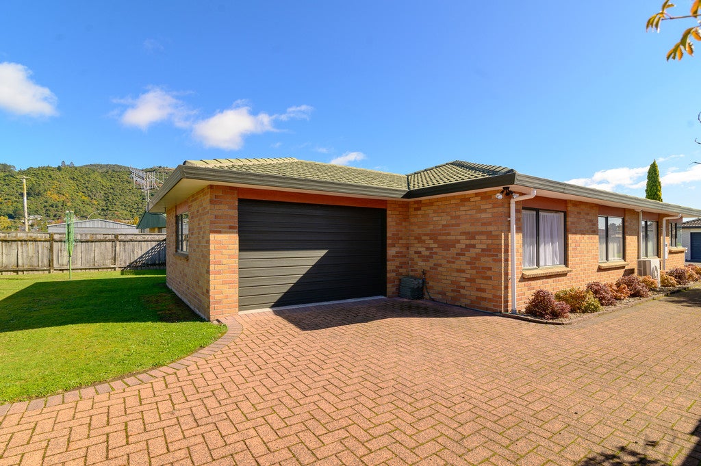 10 Ashmore Place, Fairy Springs, Rotorua - Carousel 2