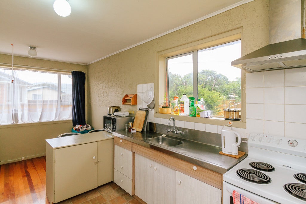 7 Hewer Crescent, Naenae, Lower Hutt - Carousel 2