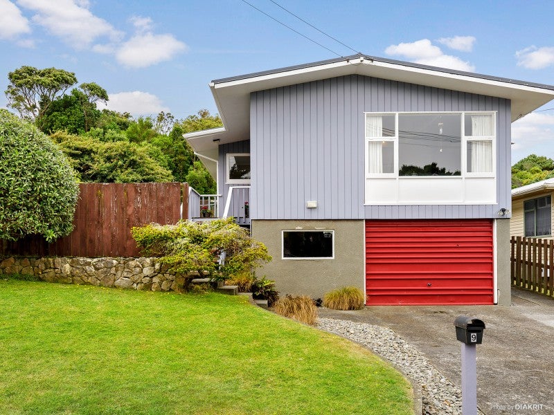 9 Turville Crescent, Newlands, Wellington - Carousel 1