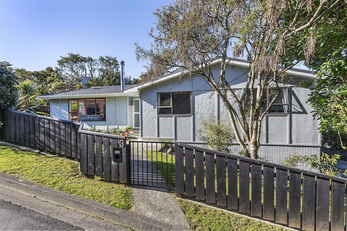 3 Achilles Close, Tawa, Wellington - Carousel 1