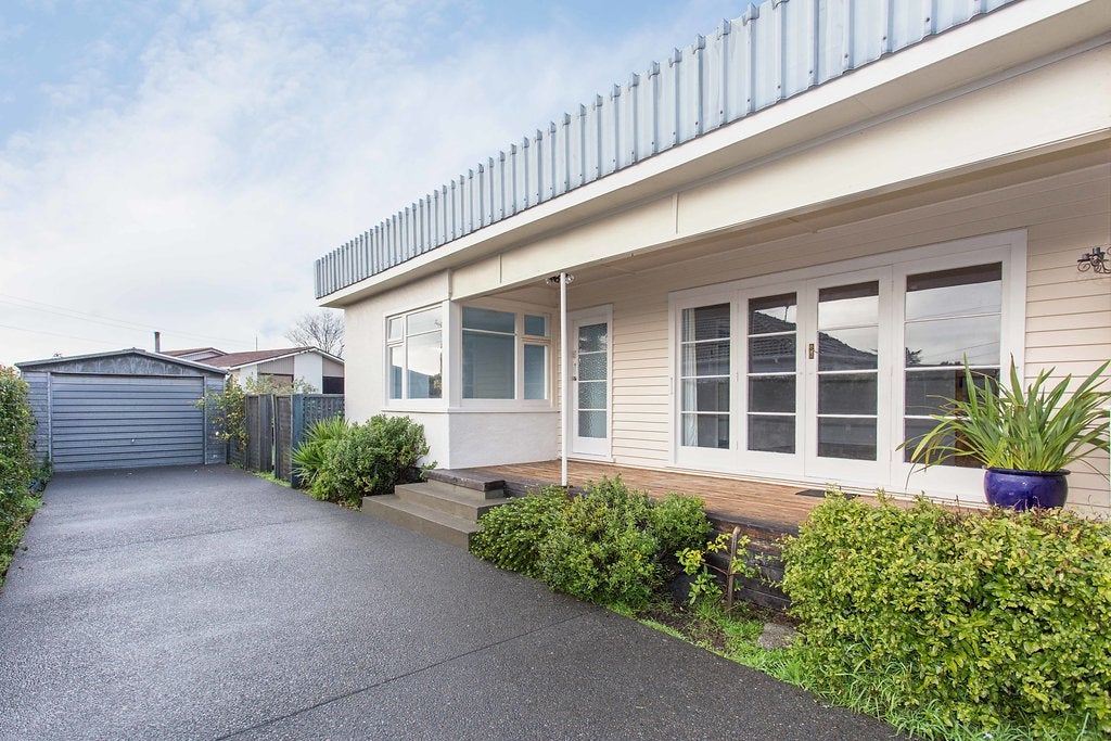 307 Estuary Road, South New Brighton, Christchurch - Carousel 1
