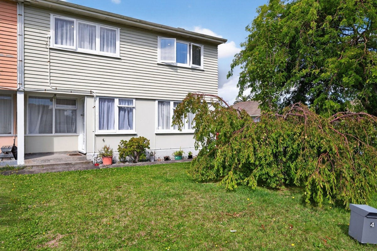 4 Renfrew Place, Highbury, Palmerston North - Carousel 1