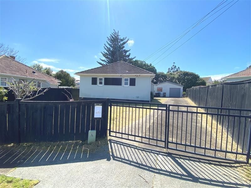 8 Smith Crescent, Onehunga, Auckland - Carousel 1