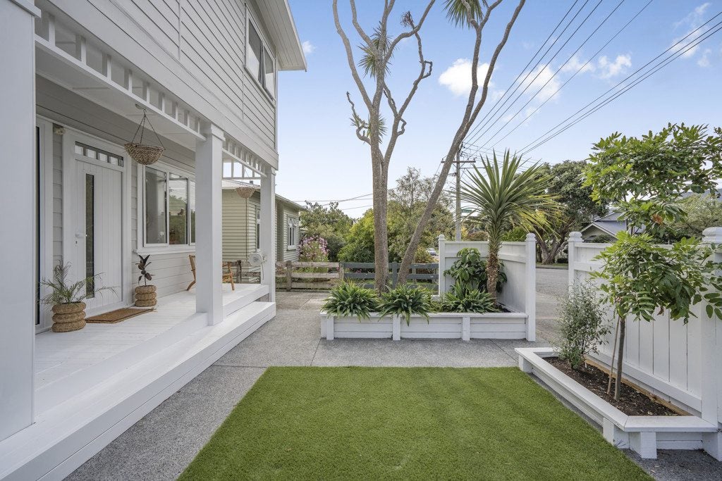 14 Matipo Street, Eastbourne, Lower Hutt - Carousel 1