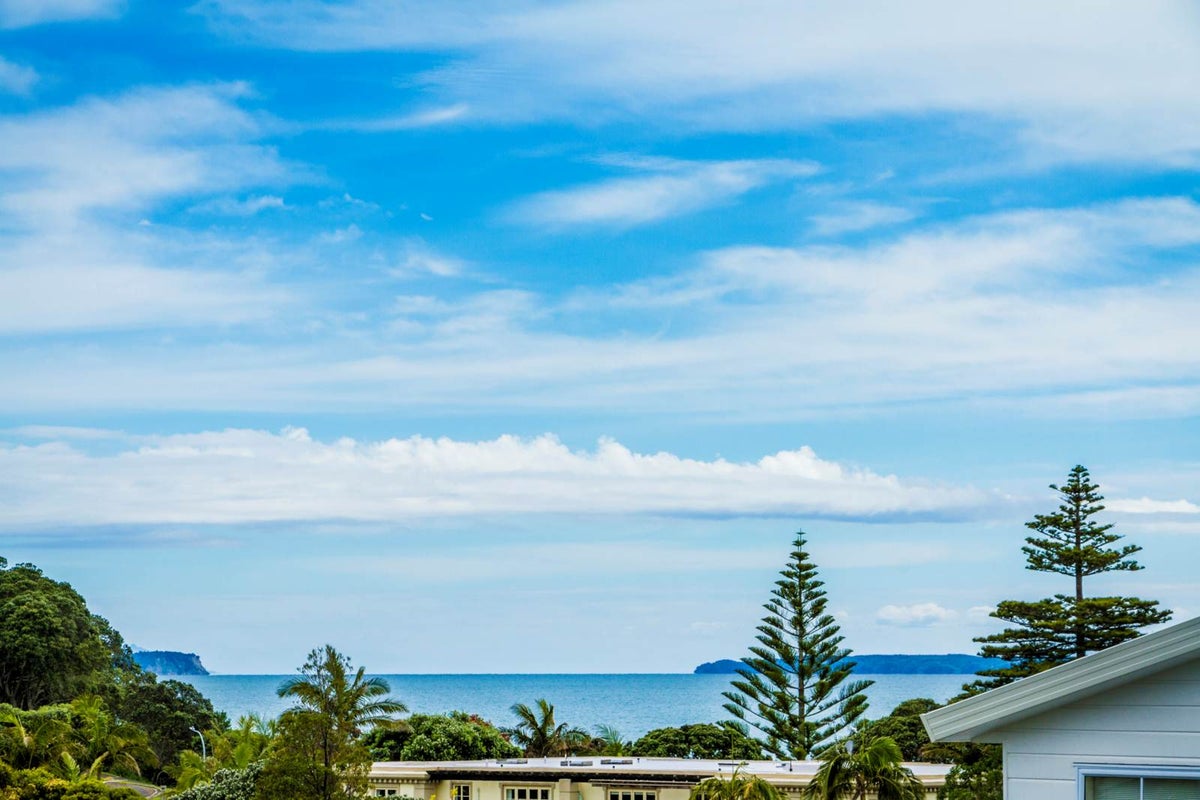 5/2 Ramsgate Terrace, Mairangi Bay, Auckland - Carousel 2