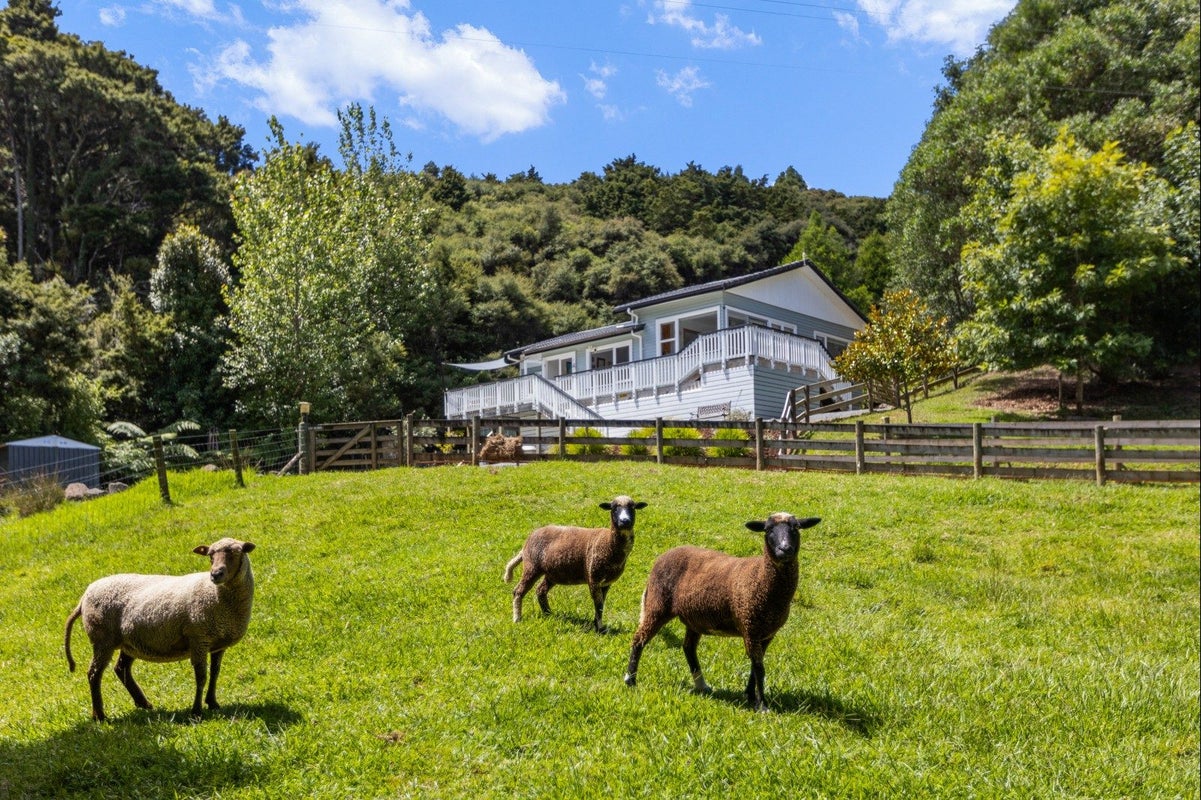 86A Upper Waiwera Road, Silverdale - Carousel 1