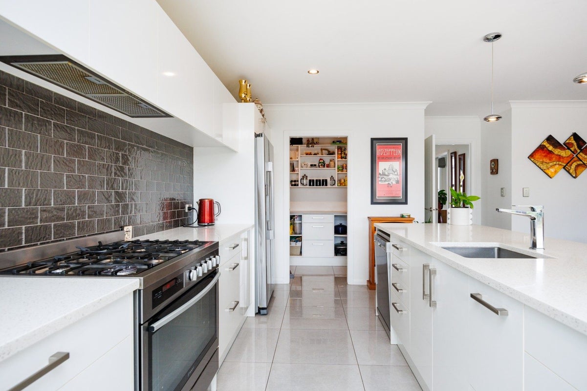 5 Morocco Terrace, Kelvin Grove, Palmerston North - Carousel 2
