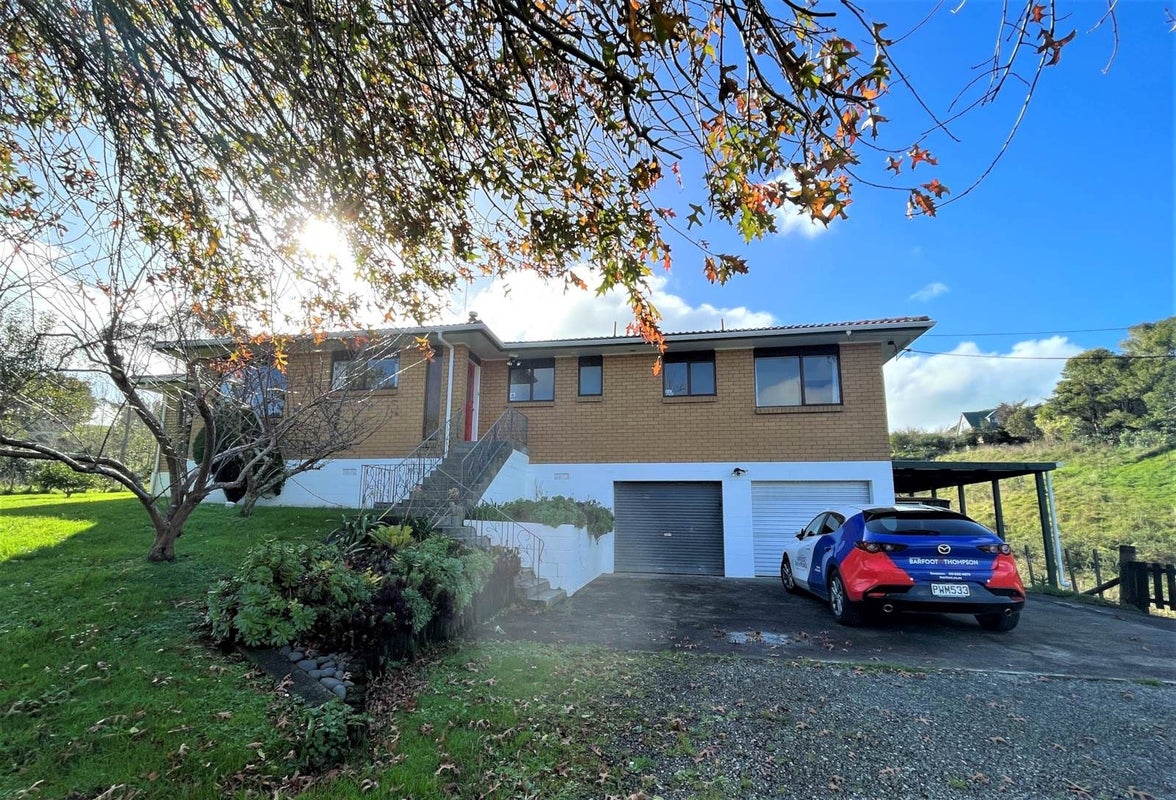 10 Wairere Road, Henderson - Carousel 1