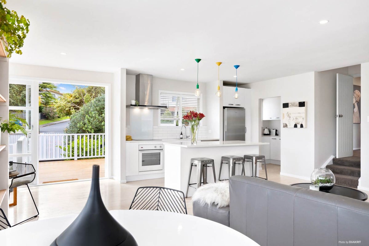 22 Stott Avenue, Birkdale, Auckland - Carousel 2