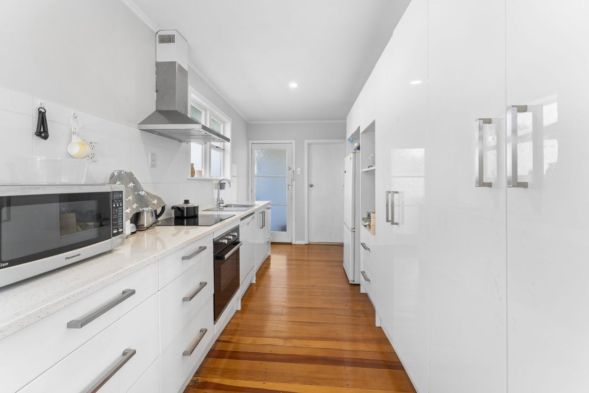 1/220 Russell Road, Manurewa, Auckland - Carousel 1