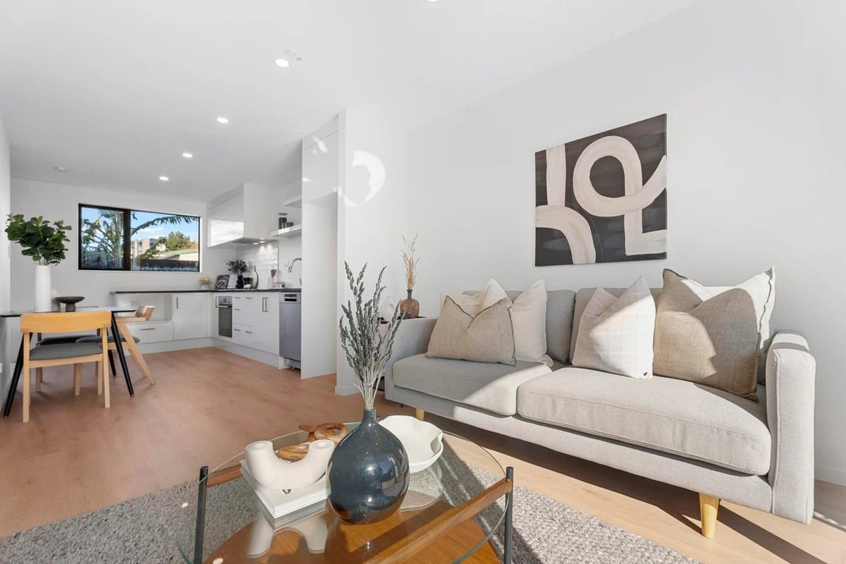 5/3 Derrett Place, Mangere Bridge, Auckland - Carousel 2
