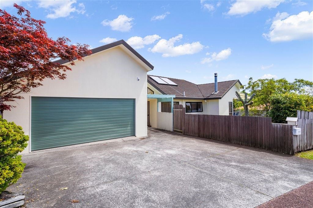 11 Sandpiper Grove, Unsworth Heights, Auckland - Carousel 1