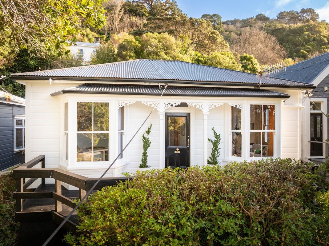 23 Patanga Crescent, Thorndon, Wellington - Carousel 1