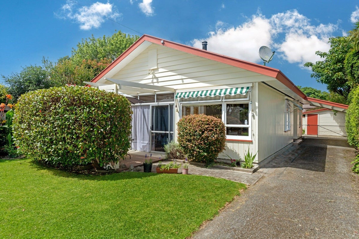 27 Score Road, Inner Kaiti, Gisborne - Carousel 1