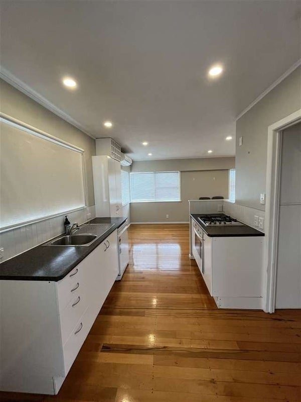 1/23 Levesque Street, Birkdale, Auckland - Carousel 2
