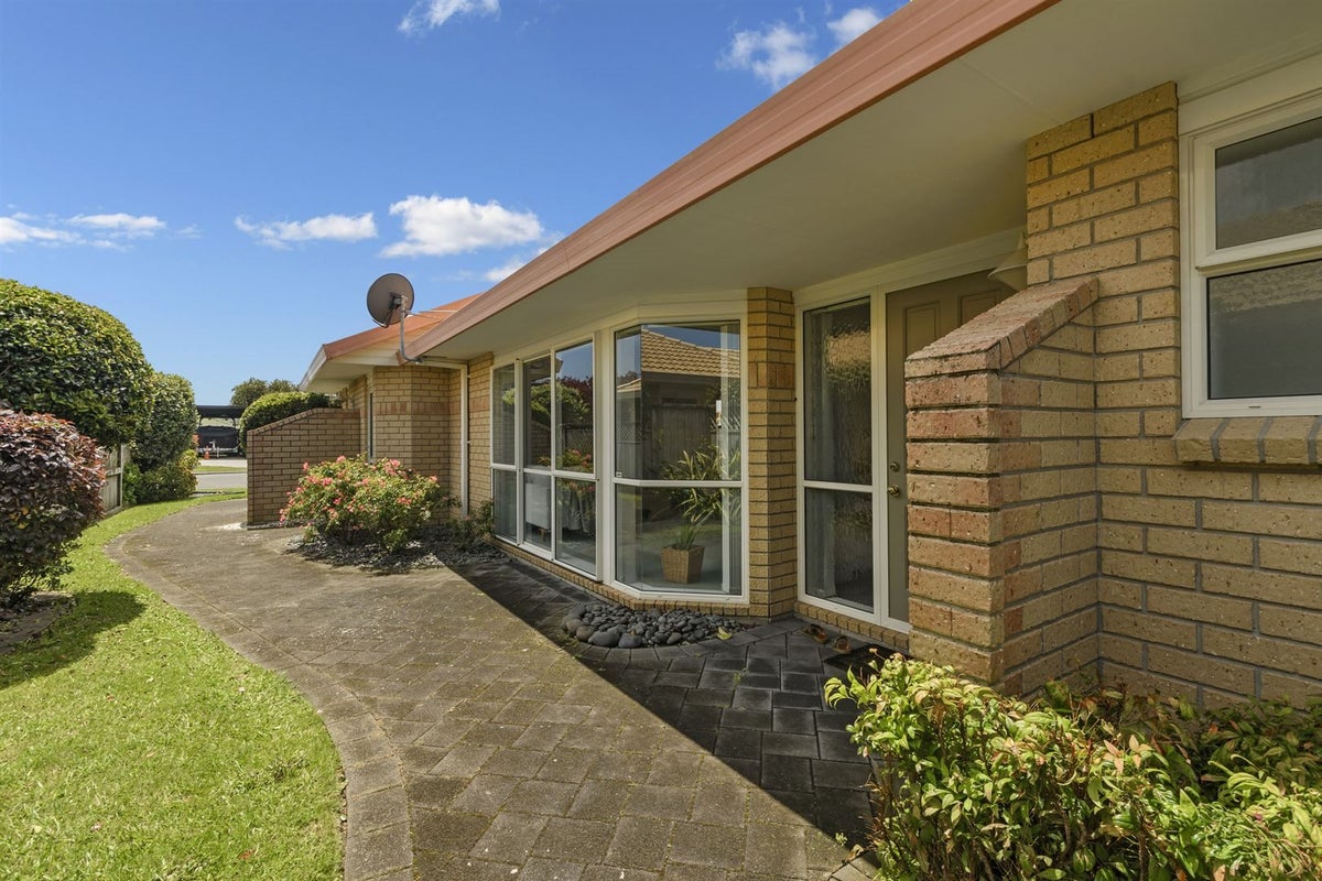 15 Lilac Place, Otumoetai, Tauranga - Carousel 1